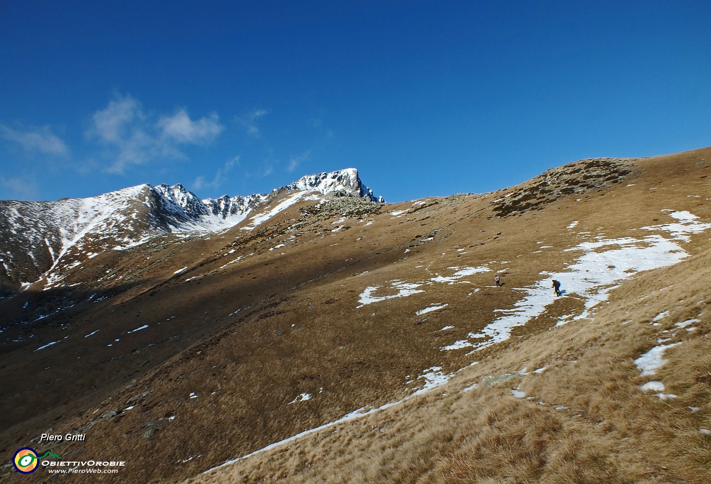 54 Salendo in lungo traverso al Termenone.JPG